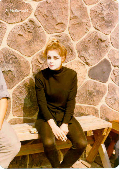 [Headless Woman]