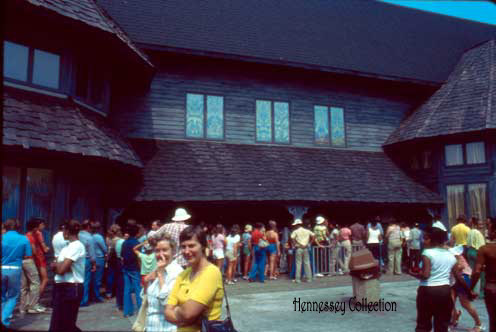 HAUNTED MANSION LINE